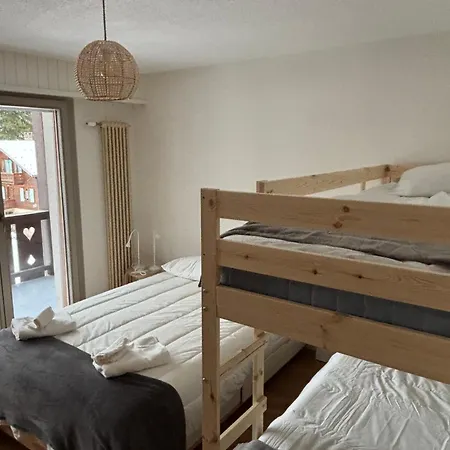 Mountain In Port De Soleil Шампери